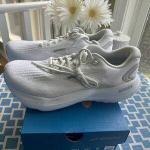New Women’s Brooks Shoes Size 9 Off White Glycerin 21
